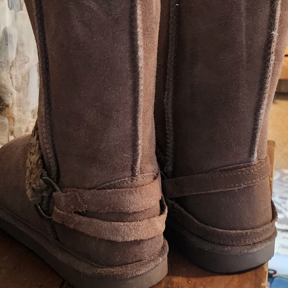 Suede Boot Size 6 w braided accent faux shearling lined - Picture 2 of 7